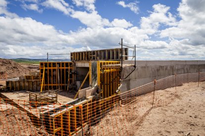 Detalle de las obras de construcción del tramo Fuensaúco-Villar del Campo.