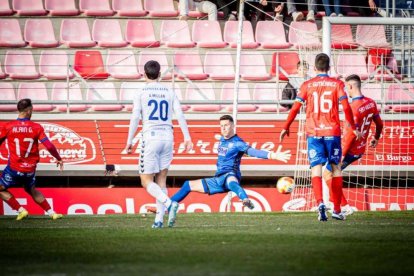 El tanto del empate a uno de la Sarriana ante un Numancia que volvió a ser frágil en defensa.