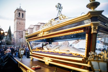Todas las cofradías recorren las calles de Soria en la Procesión General.