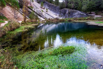 La Fuentona, en Soria, muestra su característico “ojo de mar”, donde el agua alcanza una transparencia casi irreal