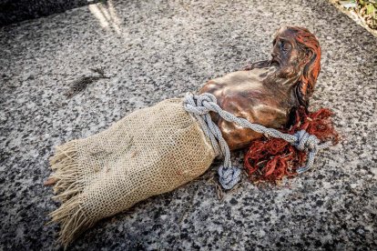 Imagen del cristo en una tumba de El Espino.