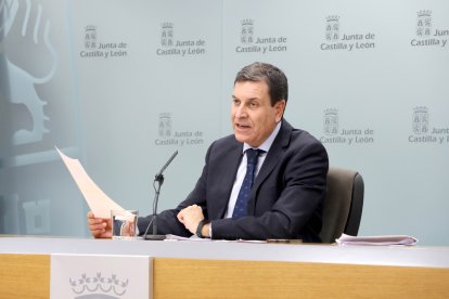El consejero de Economía y Hacienda y portavoz de la Junta, Carlos Fernández Carriedo, en la rueda de prensa posterior al Consejo de Gobierno.