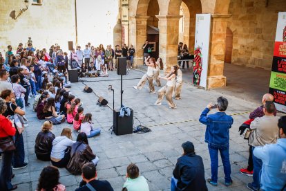 Actuaciones de danza urbana en las calles de Soria.