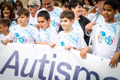 Éxito de participación en la marcha solidaria a favor de Autismo Soria.