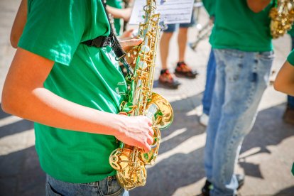 300 jóvenes músicos armonizan el centro de Soria.