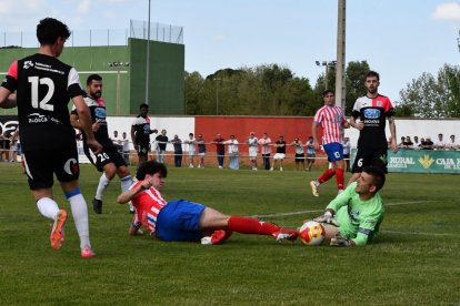 El Almazán no le puso fácil el alirón al Atlético Tordesillas.