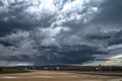 Tormenta en ciernes desde la carretera de Soria a Logroño hace escasos días.