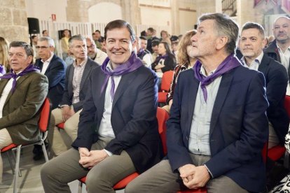 Alfonso Fernández Mañueco junto a Francisco Álvarez en la entrega de los I Premios de la Música Folk y Tradicional de Castilla y León.