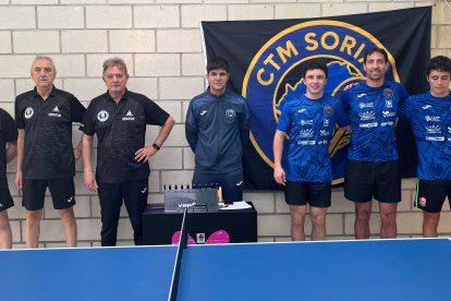 Los competidores del Tudela del Duero y del Tenis de Mesa Soriano.