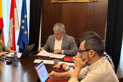 Javier Antón preside la Junta de Gobierno.