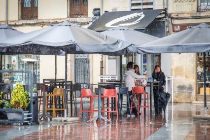Una terraza en la capital.