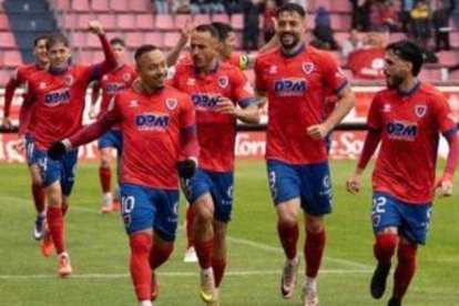 Jugadores numantinos durante el partido.