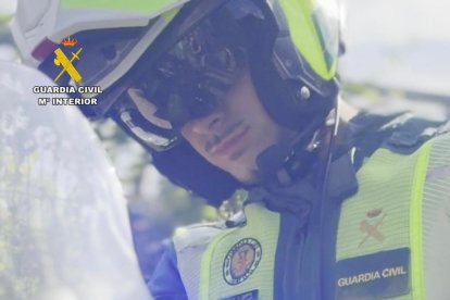 Un agente de la Guardia Civil de Tráfico.