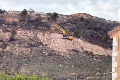Labores de eliminación de la Peña Magdalena en San Esteban de Gormaz.