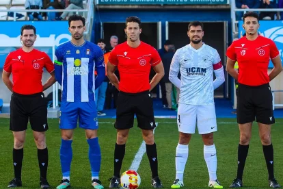 Alejandro Noguera, en el centro de la Imagen, pitará al Numancia en San Pobla.