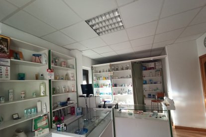 Interior de la farmacia de Espejón.