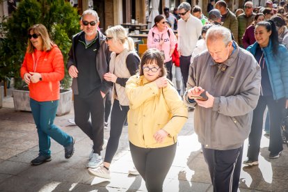 La marea solidaria a su paso por el centro de la ciudad durante la jornada de hoy.