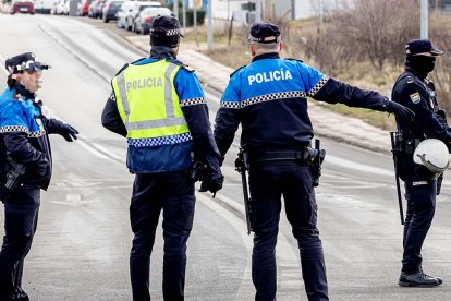Policías locales.