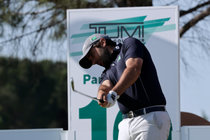 Daniel Berná ejecuta un golpe en una competición.