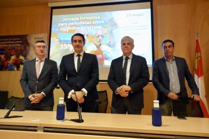 El consejero de Medio Ambiente, Vivienda y Ordenación del Territorio, Juan Carlos Suárez-Quiñones, inaugura una jornada formativa para medios de comunicación en materia de incendios forestales.