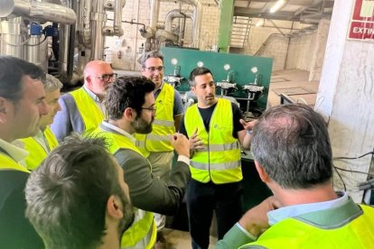 Autoridades y responsables de Rebi en un momento de la visita en Soria.