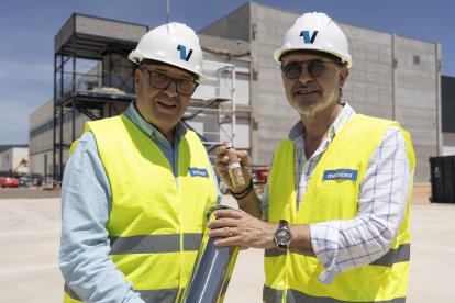 Maheso deposita una cápsula del tiempo en su nueva planta de Soria.
