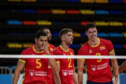 Rubén López junto al ex capitán celeste Pepe Villalba en un partido con la selección española.