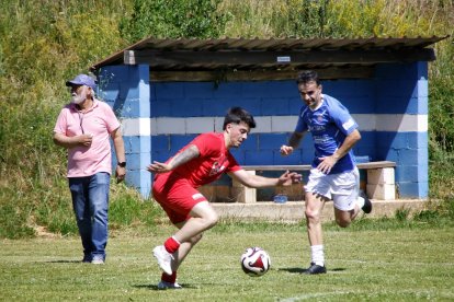 Partido entre 'viejas glorias' para abrir la jornada festiva del Albejar.