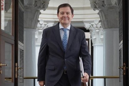 El presidente de la Junta de Castilla y León, Alfonso Fernández Mañueco, en la rueda de prensa de este sábado.