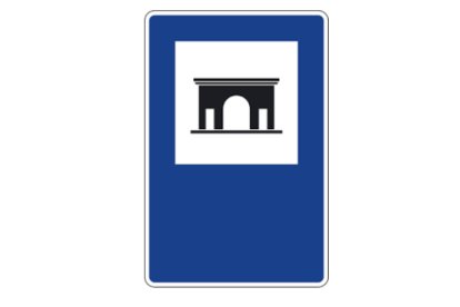 La señal que anuncia monumentos históricos en las carreteras españolas toma como referencia el Arco Romano de Medinaceli, uno de los símbolos patrimoniales más reconocibles del país.
