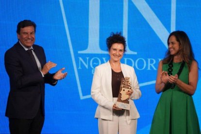 Carlos Fernández Carriedo, Elena García Armada y Adriana Ulibarri en la gala de entrega de los Premios Innovadores de EL MUNDO DE CASTILLA Y LEÓN.