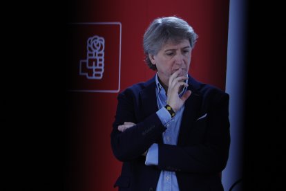 El secretario general del PSOE de Castilla y León, Carlos Martínez, analiza distintos asuntos de actualidad política.