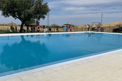 Inauguración de la piscina municipal de Santa María del Cubillo (Ávila).