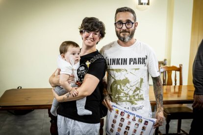 Un bonito homenaje que celebra la natalidad en el pueblo