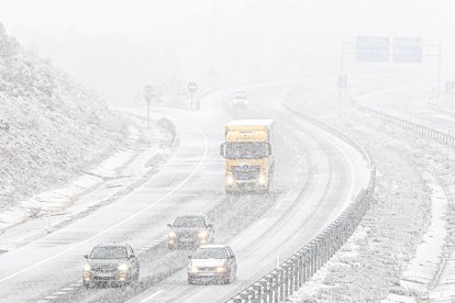 Tramo de la A2 con nieve.