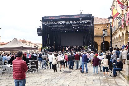 El festival llena de folklore las fiestas de San Saturio en Soria.