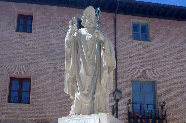 Estatua de San Pedro de Osma en El Burgo, erigida en 2001.