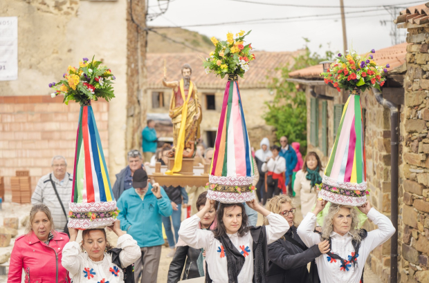 La fiesta de las móndidas ha cerrado la Semana Cultural de Sarnago.