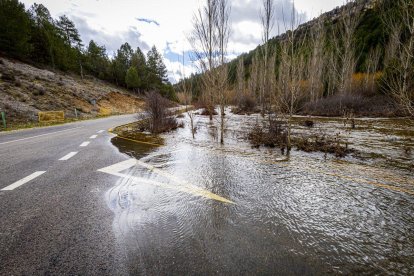Las aguas se salen de su cauce en la zona del Cañón del río Lobos