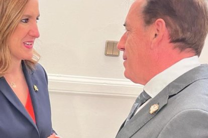 La alcaldesa de Valencia con el presidente de la Diputación de Soria.