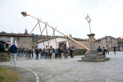 La lluvia amenazó con complicar la fiesta