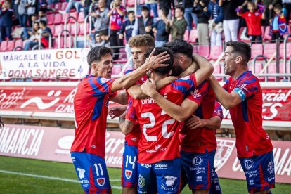 Otra victoria de los rojillos que siguen lideres