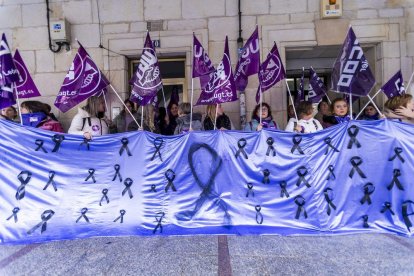 Los sindicatos leyeron el manifiesto y guardaron un minuto de silencio