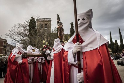 La procesión recorrió las calles del Calaverón