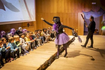 El cuento musicalizado Guapa se representó para medio millar niños