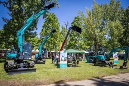 La feria regresa a La Arboleda con la habitual presencia del campo pero también de alimentación, motor o artesanía.