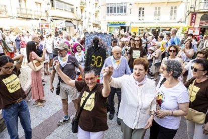 El desfile con la caldera recorrió su tramo entre buen ambiente y bailes