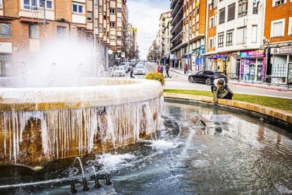 El frío invernal congeló ríos y fuentes