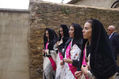 Las hermosas alfombras florales adornaron el paseo procesional