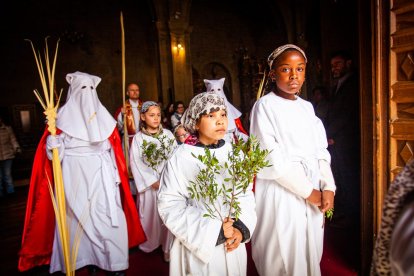 Procesión de la borriquilla en el Domingo de Ramos. MARIO TEJEDOR (17)